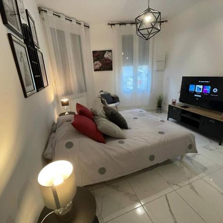 Le Dolce Vita - Centre Historique, Proche Toutes Commodites, Stationnement Aise, Wifi-Netflix Niort Luaran gambar