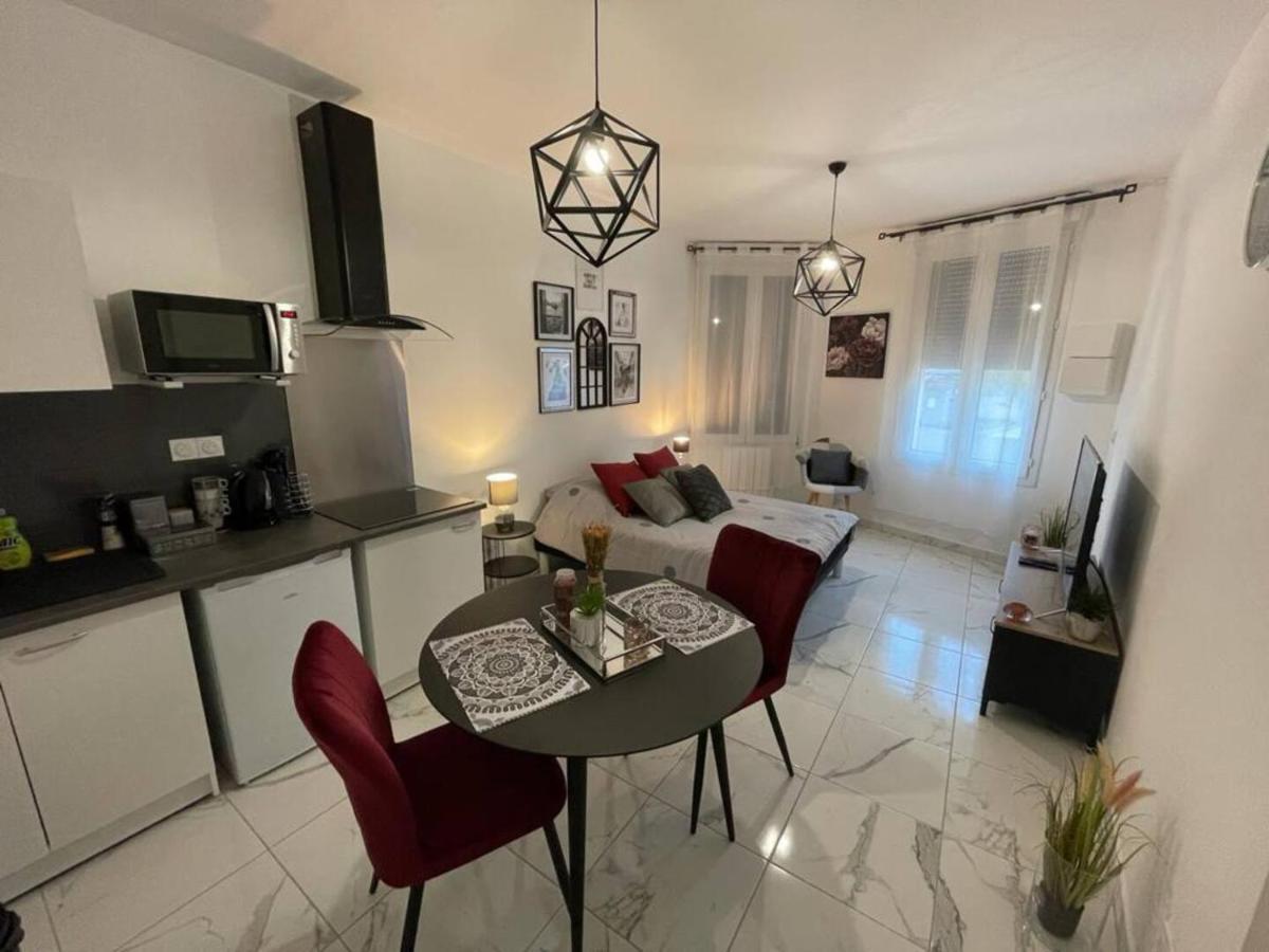 Le Dolce Vita - Centre Historique, Proche Toutes Commodites, Stationnement Aise, Wifi-Netflix Niort Luaran gambar