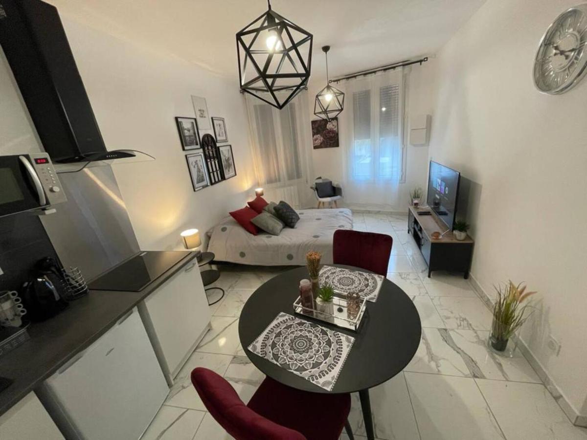Le Dolce Vita - Centre Historique, Proche Toutes Commodites, Stationnement Aise, Wifi-Netflix Niort Luaran gambar